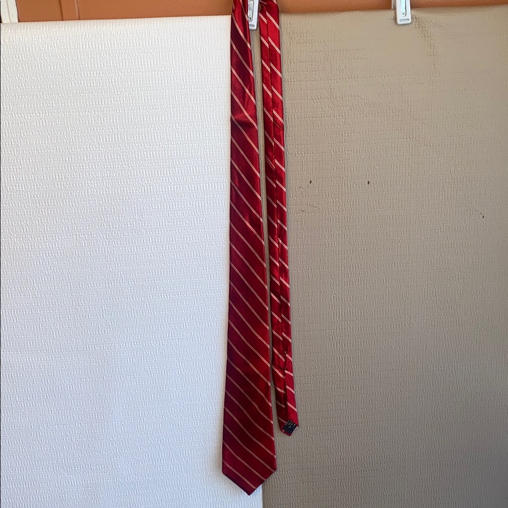 Oscar de la Renta 100% silk Red and White Striped Tie